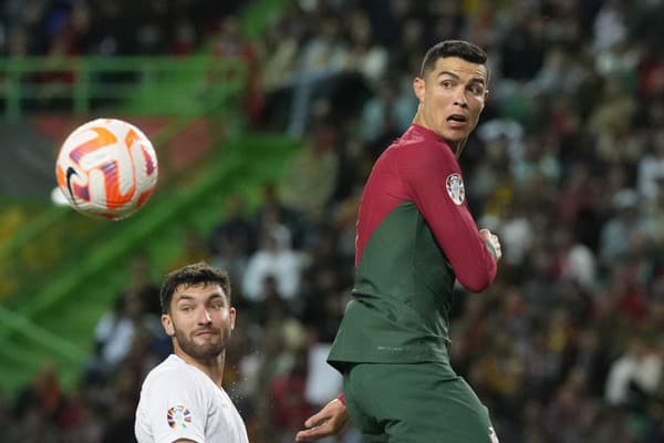 Cristiano Ronaldo v reprezentačnom drese Portugalska. 