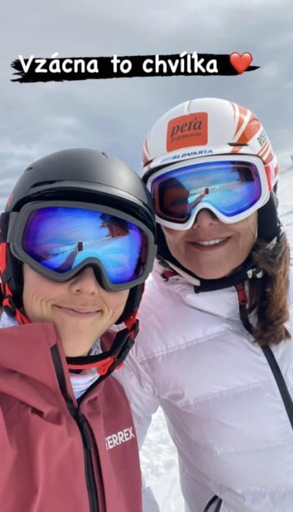 Petra Vlhová si po sezóne užila lyžovačku s mamou Zuzanou.