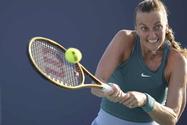 Češka Petra Kvitová vyradila Rusku Varvaru Gračevovú a postúpila do štvrťfinále.