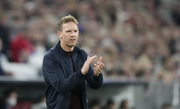 Julian Nagelsmann je po konci na lavičke Bayernu spájaný s Tottenhamom.