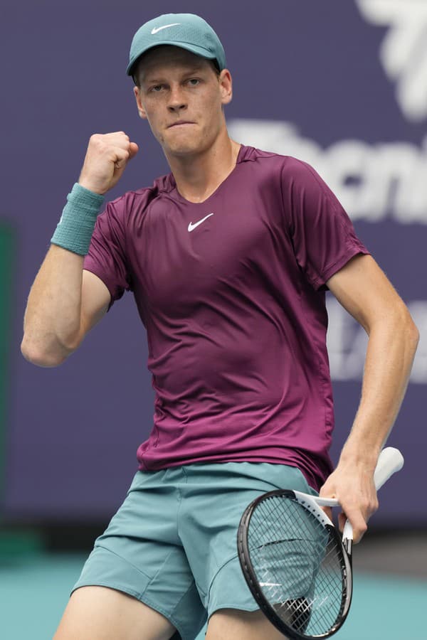Taliansky tenista Jannik Sinner sa stal prvým semifinalistom dvojhry na turnaji ATP Masters 1000 v Miami. 