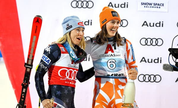 Dve najväčšie rivalky na zjazdovkách. Vpravo Slovenka Petra Vlhová, vľavo Američanka Mikaela Shiffrinová.