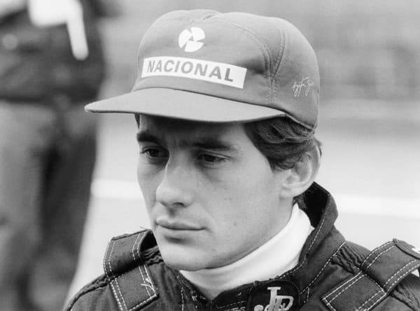 Bývalý brazílsky pilot Formuly 1 Ayrton Senna, trojnásobný majster sveta, zomrel v 34 rokoch.