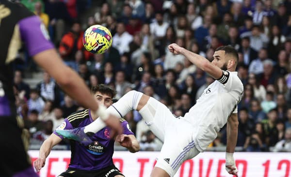 Karim Benzema (Real Madrid) strieľa gól.