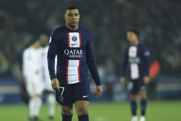 Kylian Mbappé nesie prehry veľmi ťažko.  