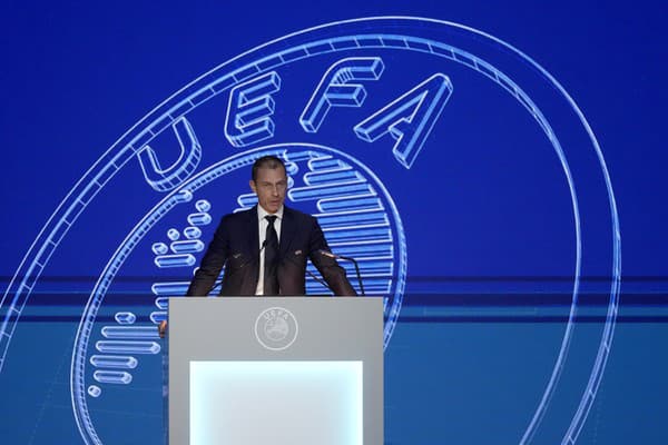 Slovinec Aleksander Čeferin pokračuje na poste prezidenta Európskej futbalovej únie (UEFA).