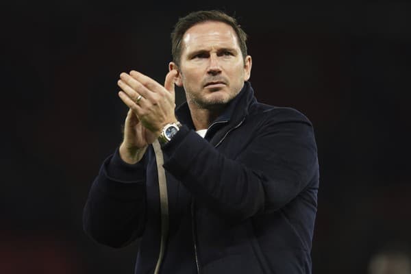 Frank Lampard sa vrátil na lavičku futbalistov Chelsea FC, kde bude pôsobiť do konca sezóny ako dočasný tréner.