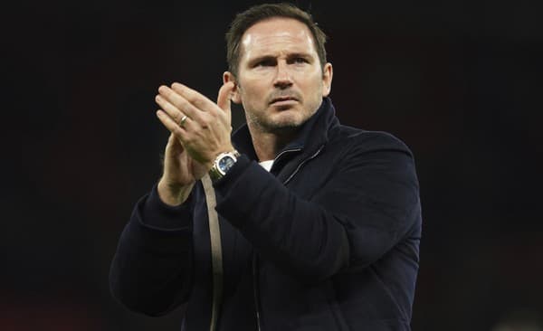 Frank Lampard sa vrátil na lavičku futbalistov Chelsea FC, kde bude pôsobiť do konca sezóny ako dočasný tréner.