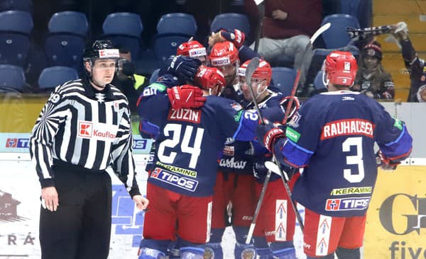 Na snímke gólová radosť hráčov Zvolena  počas piateho zápasu štvrťfinále play off.