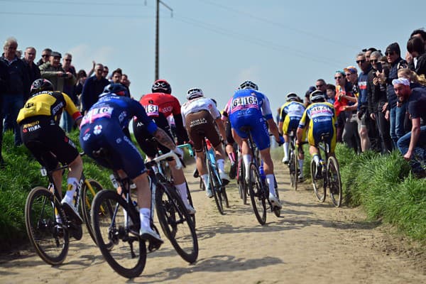 Slávna klasika Paríž - Roubaix opäť preverila schopnosti tých najlepších cyklistov. 
