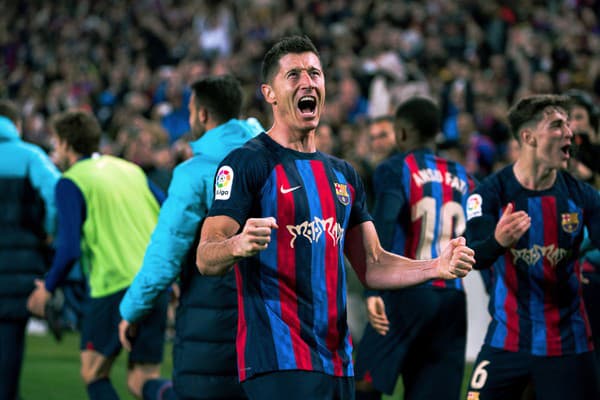 Robert Lewandowski je v súčasnosti najväčšou ofenzívnou hviezdou FC Barcelona.