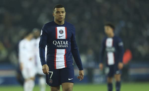 Kylian Mbappé nesie prehry veľmi ťažko.  