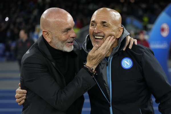 Tréner AC Milána Stefano Pioli a tréner Neapola Luciano Spalletti