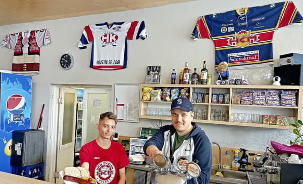 Stanko (22) a René (30) vás radi obslúžia vo Zvolene, dajú o klobásu i načapujú pivo.