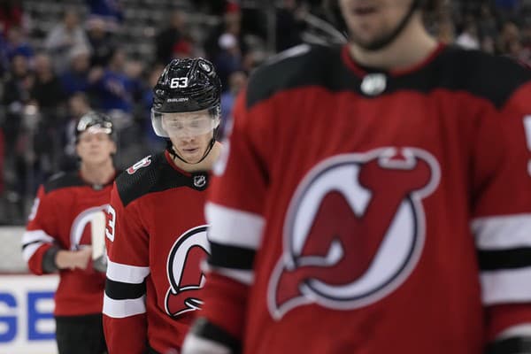 Hokejisti New Jersey Devils prehrali doma s New York Rangers aj druhý zápas.