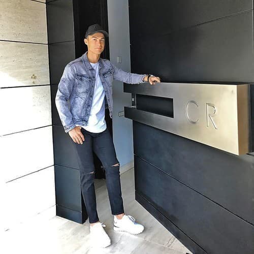 Cristiano Ronaldo ponúka megaluxusnú vilu v Madride na prenájom za 10 000 eur mesačne.