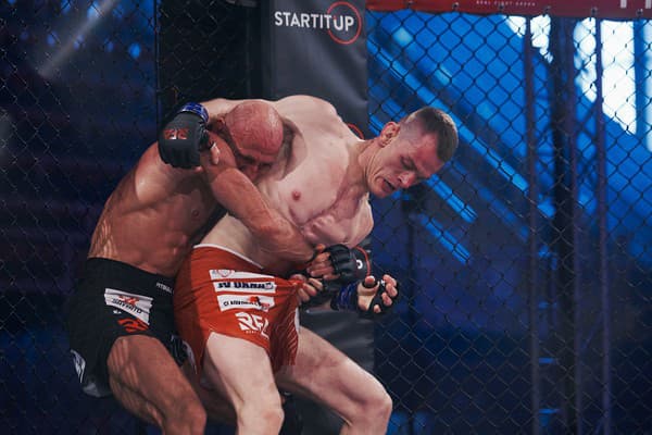 Alexander Butenko sa stal víťazom EUROGOLD pyramídy o 30-tisíc eur, keď vo finále zdolal bývalého UFC zápasníka Ronysa Torresa na body.