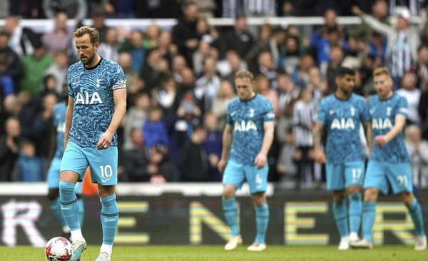 Hráči Tottenhamu po zahanbujúcej prehre na pôde Newcastle.