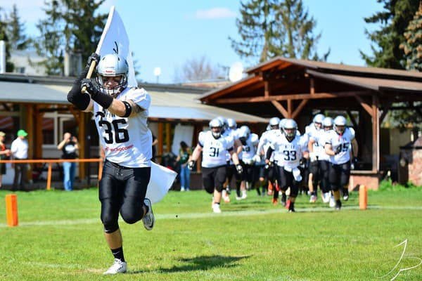 Klub amerického futbalu Nitra Knights má za sebou víťaznú generálku pred prvým duelom na Štadióne pod Zoborom v Nitre, ktorý pôvodne patril výhradne futbalistom.