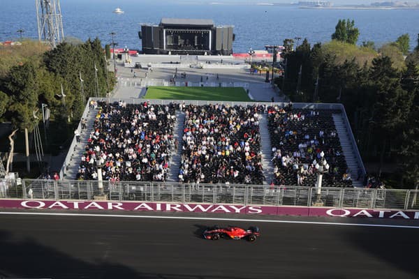 Po mesačnej prestávke je Formula 1 späť.