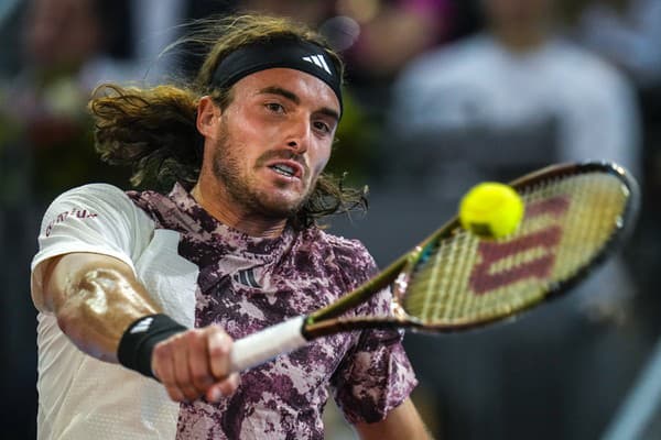 Grécky tenista Stefanos Tsitsipas sa prebojoval do osemfinále dvojhry na turnaji Masters 1000 v Madride.