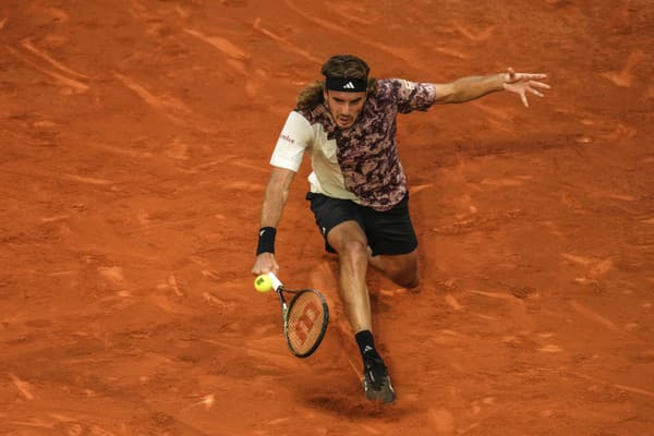 Grécky tenista Stefanos Tsitsipas sa prebojoval do osemfinále dvojhry na turnaji Masters 1000 v Madride.