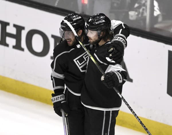 Anže Kopitar a Adrian Kempe (Los Angeles Kings)