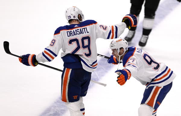 Hviezdne duo: Leon Draisaitl a Connor McDavid. 