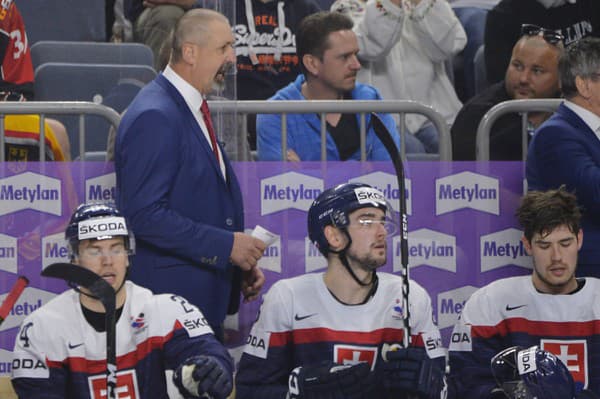 Zdeno Cíger na archívnej snímke z roku 2017 v roli trénera slovenskej hokejovej reprezentácie.