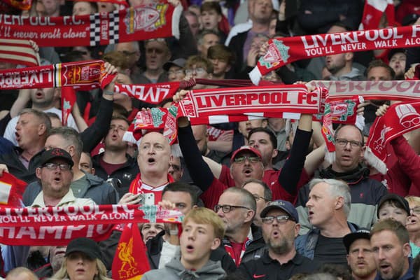 Fanúšikovia Liverpoolu vypískali hymnu na počesť kráľa Karola III.