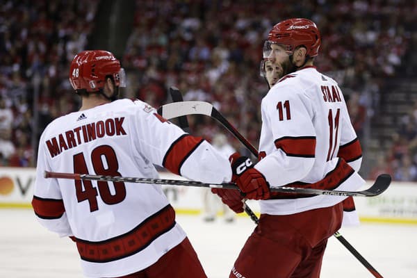 Hurricanes sú štvrtý tím v histórii NHL, ktorý dokázal trikrát skórovať v oslabení v jednom dueli play off.