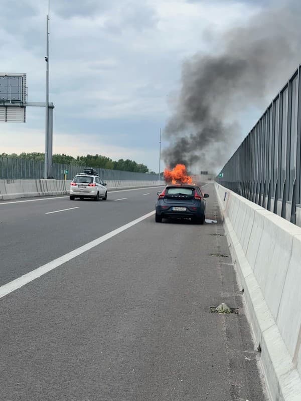 Auto Elišky Mintálovej začalo z ničoho nič horieť.