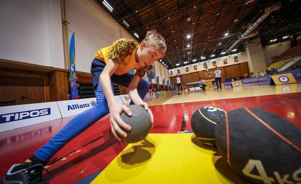 Nadácia Slovenského olympijského a športového výboru (SOŠV) opäť pomáha mladým športovcom do 18 rokov na ceste za splnením ich snov a prerozdelí medzi nich v rámci grantového programu Ukáž sa! tisíce eur. 