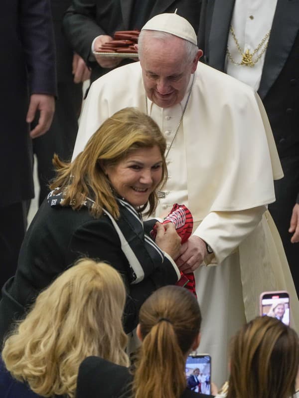 Matka Cristiana Ronalda počas návštevy u pápeža Františka.  