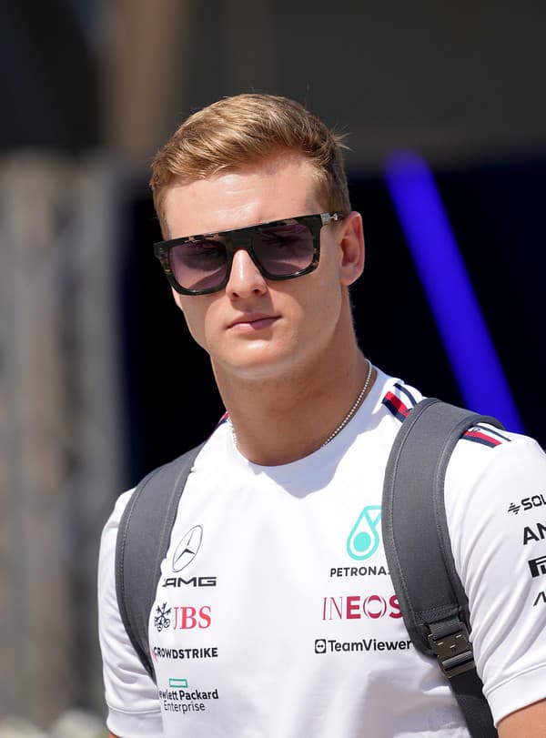 Mickovi Schumacherovi účinkovanie v tíme HaasF1 team nevyšlo, aktuálne pôsobí ako záložný pilot Mercedesu.