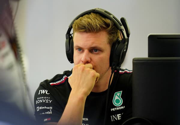 Mickovi Schumacherovi účinkovanie v tíme HaasF1 team nevyšlo, aktuálne pôsobí ako záložný pilot Mercedesu.
