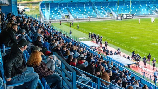 Nitra Knights pokračuje vo víťaznej stope v českej najvyššej lige amerického futbalu. 