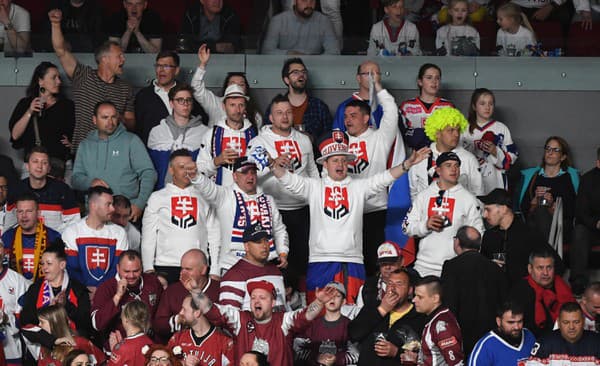 Slovenskí fanúšikovia v zápase základnej B-skupiny Slovensko - Lotyšsko.