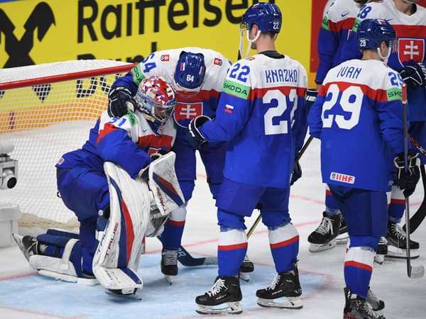 Na snímke slovenskí hokejisti počas MS v hokeji 2023. 
