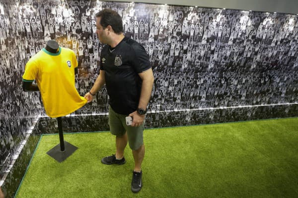 Po 5 mesiacoch od Pelého smrti bola v Santose sprístupnená hrobka brazílskej futbalovej legendy.