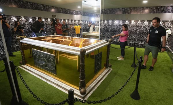 Po 5 mesiacoch od Pelého smrti bola v Santose sprístupnená hrobka brazílskej futbalovej legendy.