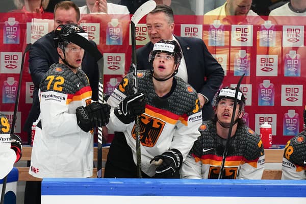 Hráči Nemecka vo finále proti Kanade na MS 2023.