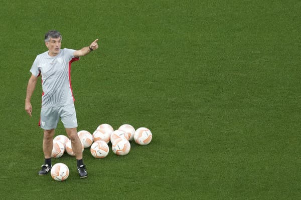  Na snímke tréner FC Sevilla Jose Luis Mendilibar počas tréningu v utorok 30. mája 2023 v Budapešti. 