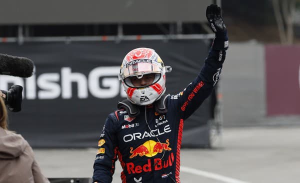Na snímke holandský pretekár F1 Max Verstappen z tímu Red Bull získal v kvalifikácii pole position na VC Španielska.