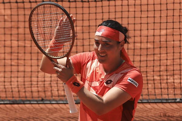 Tuniská tenistka Ons Jabeurová postúpila prvýkrát v kariére do štvrťfinále dvojhry na grandslamovom turnaji Roland Garros.