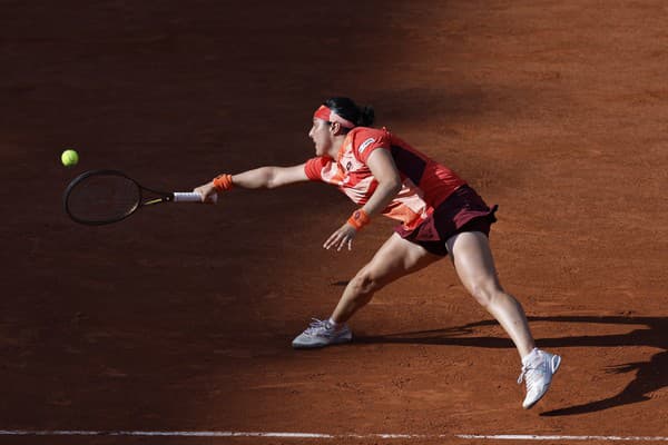 Tuniská tenistka Ons Jabeurová postúpila prvýkrát v kariére do štvrťfinále dvojhry na grandslamovom turnaji Roland Garros.