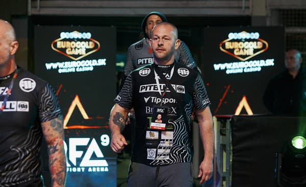 Krstný otec slovenského MMA Ilja Škondrič.