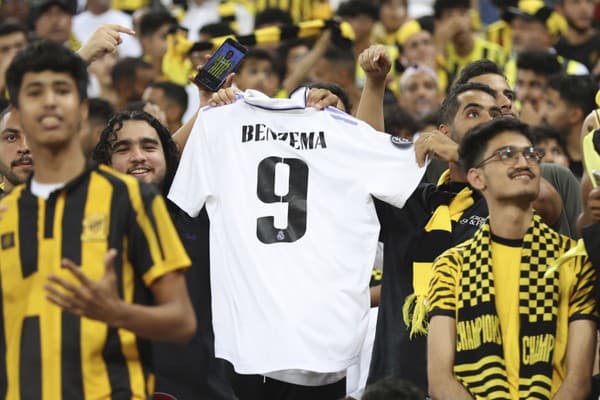 Karim Benzema sa predstavil fanúšikom tímu Al-Ittihad.