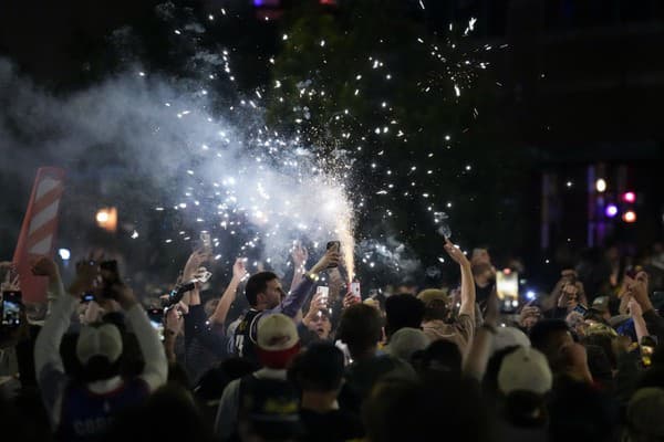 Oslavy v uliciach Denveru sa zmenili na horor. 