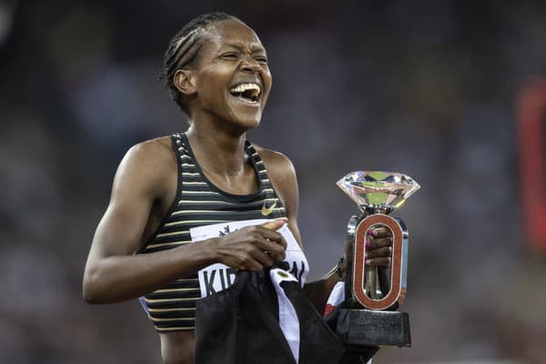 Dvojnásobná olympijská víťazka a úradujúca majsterka sveta Faith Kipyegonová pred dvoma týždňami na Diamantovej lige vo Florencii zaznamenala časom 3:49,11 minúty svetový rekord na 1500 metrov.